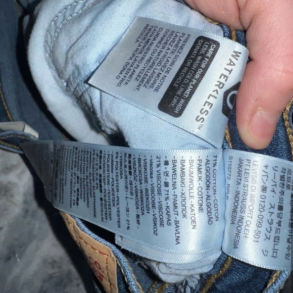 Levi High rise shorts medium wash distressed size 29 - Picture 4 of 9